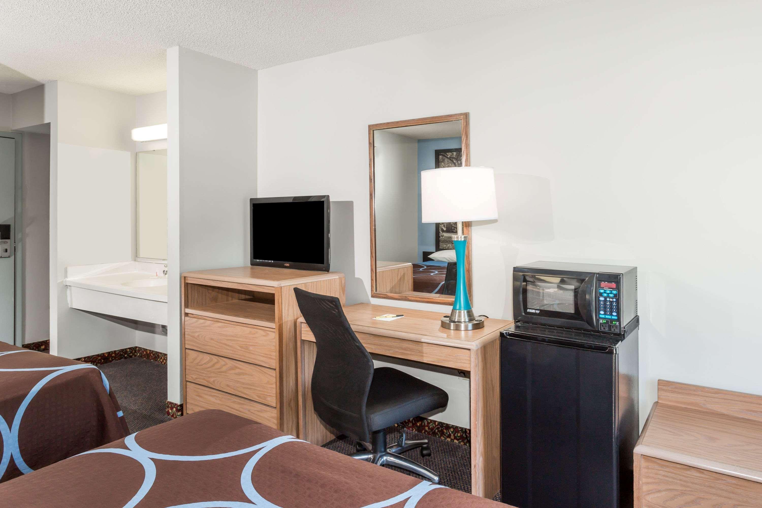 Super 8 By Wyndham Valdosta Ga I-75 Hotel Buitenkant foto